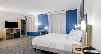 Spark by Hilton Redlands Room Type - 1 KING MOB HR ACC RI SHWR