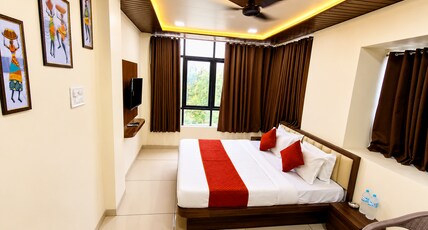 Parth Paradise Hotel Room Type - Deluxe Room