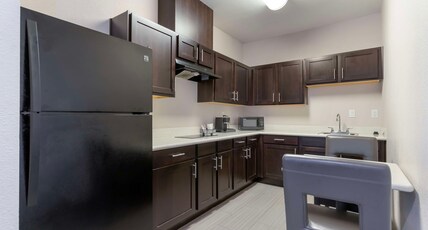 Best Western Plus Pleasanton Hotel Room Type - 1 King Bed, Mobility Accessible, Communication Assistance, Bathtub, Kitchenette, Non-Smoking, Full B Best Western Plus Pleasanton Hotel Room Type - 1 King Bed, Mobility Accessible, Communication Assistance, Bathtub, Kitchenette, Non-Smoking, Full B