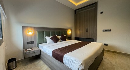 C2 Hotel Room Type - Deluxe King Bed Room