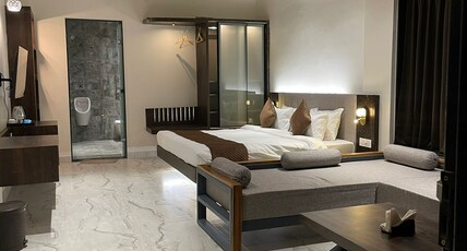 Dhruvtara Farms Room Type - Suite Room with Bathtub