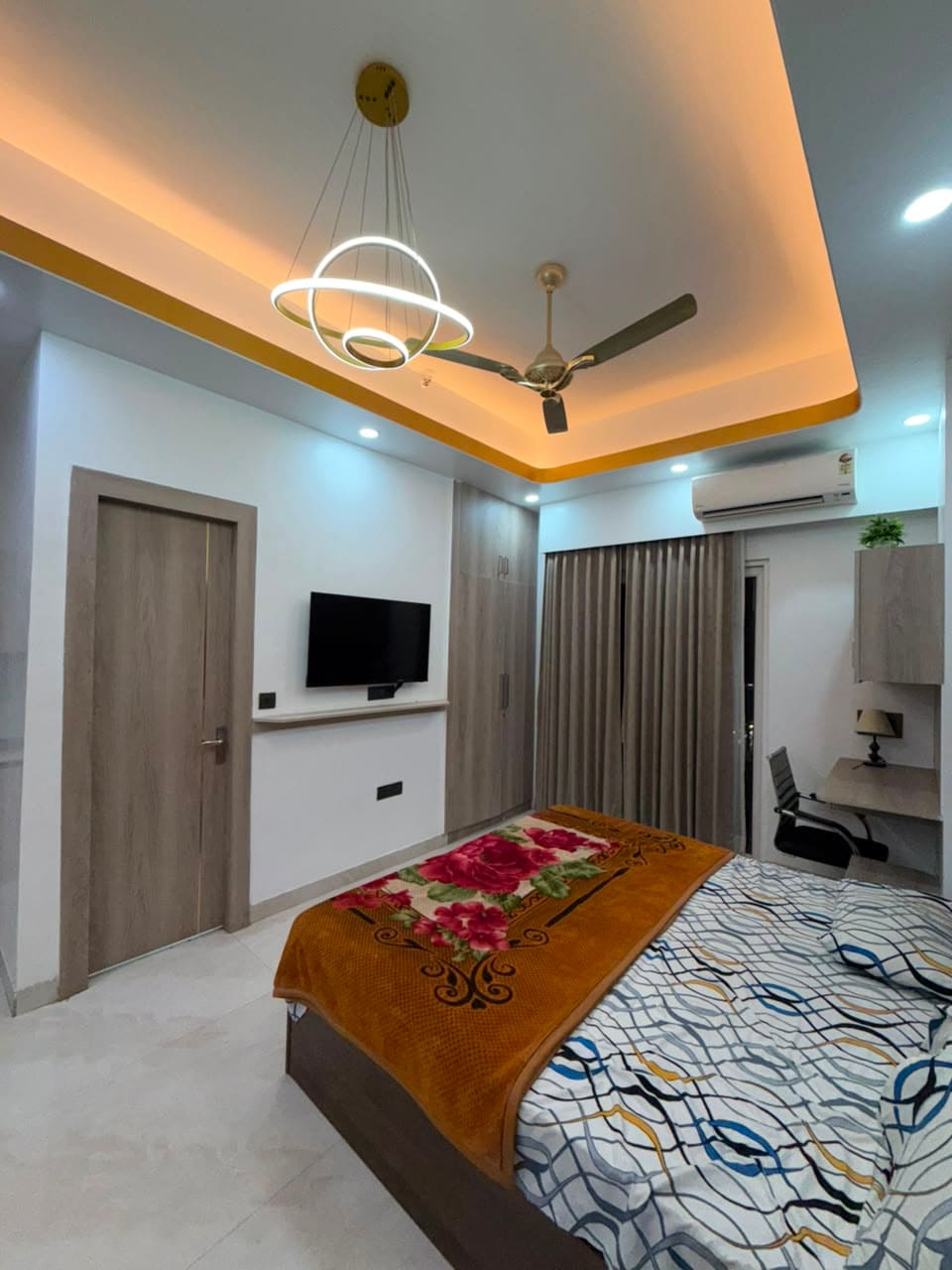 Ufairia studio apartment - Tap to explore photos