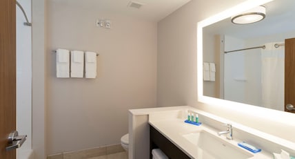 Holiday Inn Express & Suites CLEARFIELD Room Type - 2 Queen Beds Standard Comm Access