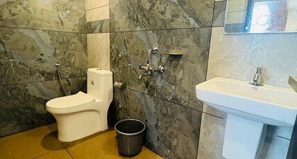 Dream Spectrum Room Type - Premium room in sharing houseboat with fulltime AC