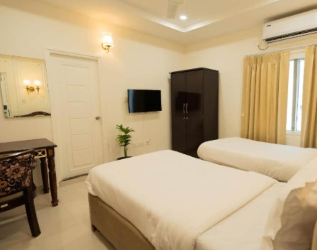 Hotel Granton - Tap to explore photos