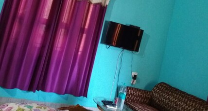 White Residency Room Type - Cozy AC with free WI-FI