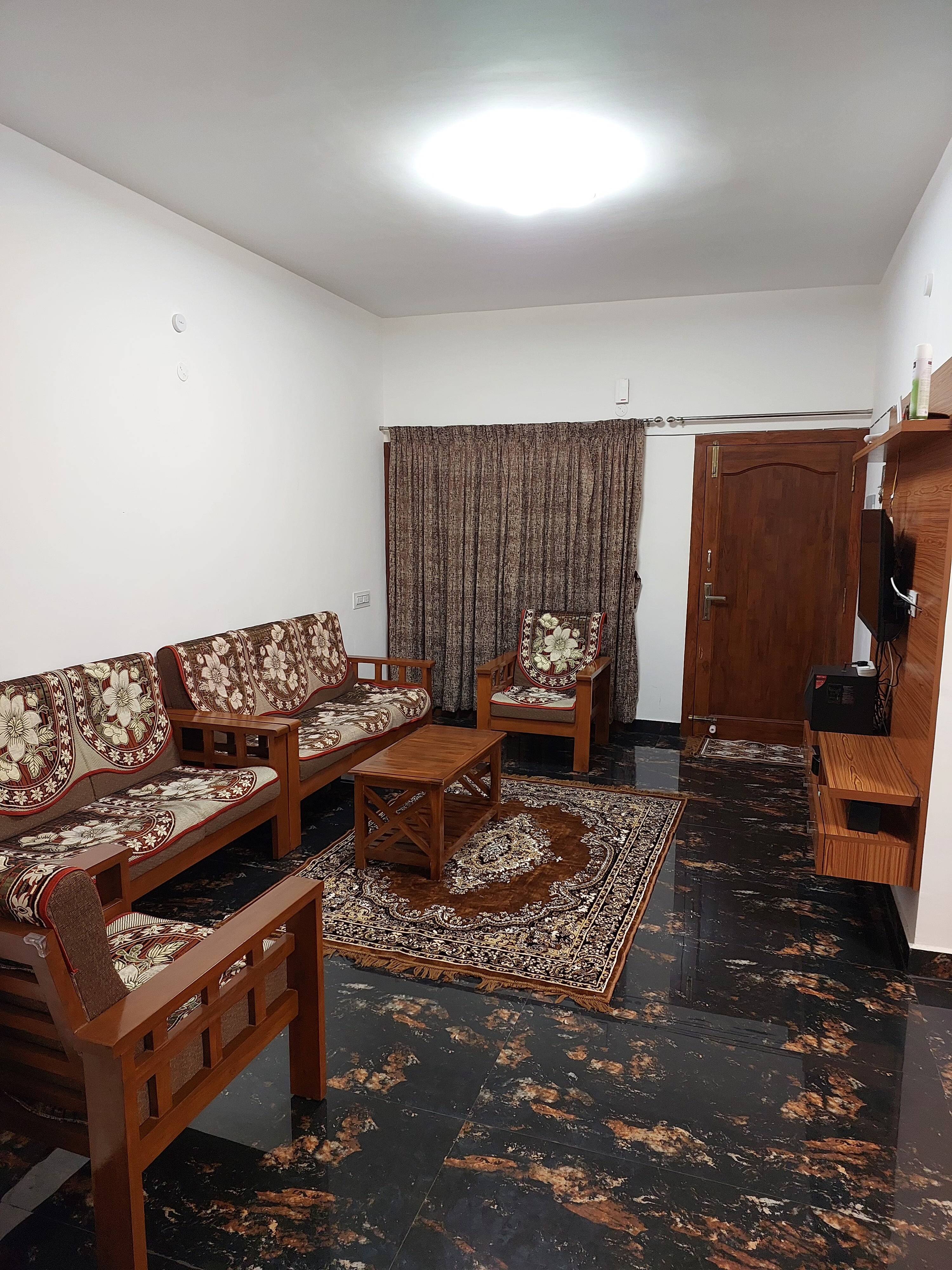 Kodai Diva Inn - Kodaikanal - Tap to explore photos