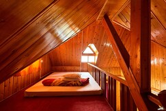 KOLAKHAM SILVERPINE RETREAT HOMESTAYPure Veg  LAVA