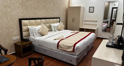 Crestmont Nirvana, Jasola (Newly Renovated) Room Type - Luxury Room Crestmont Nirvana, Jasola (Newly Renovated) Room Type - Luxury Room
