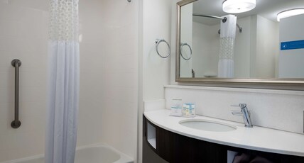 Hampton Inn Myrtle Beach West Room Type - 1 KING BED NONSMOKING