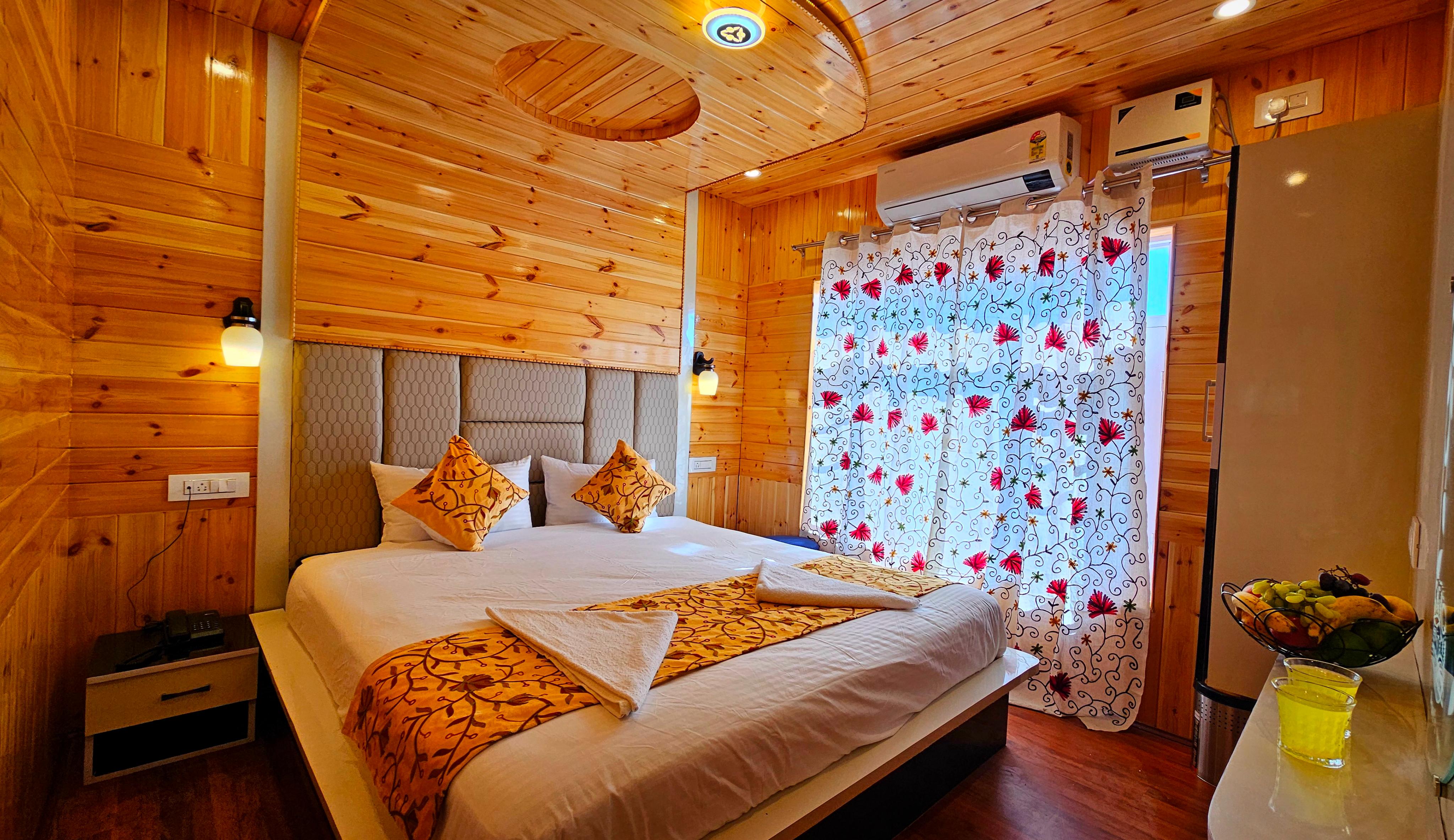 POETS INN - Tap to explore photos