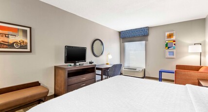 Hampton Inn by Hilton Mebane Room Type - 1 KING BED NONSMOKING