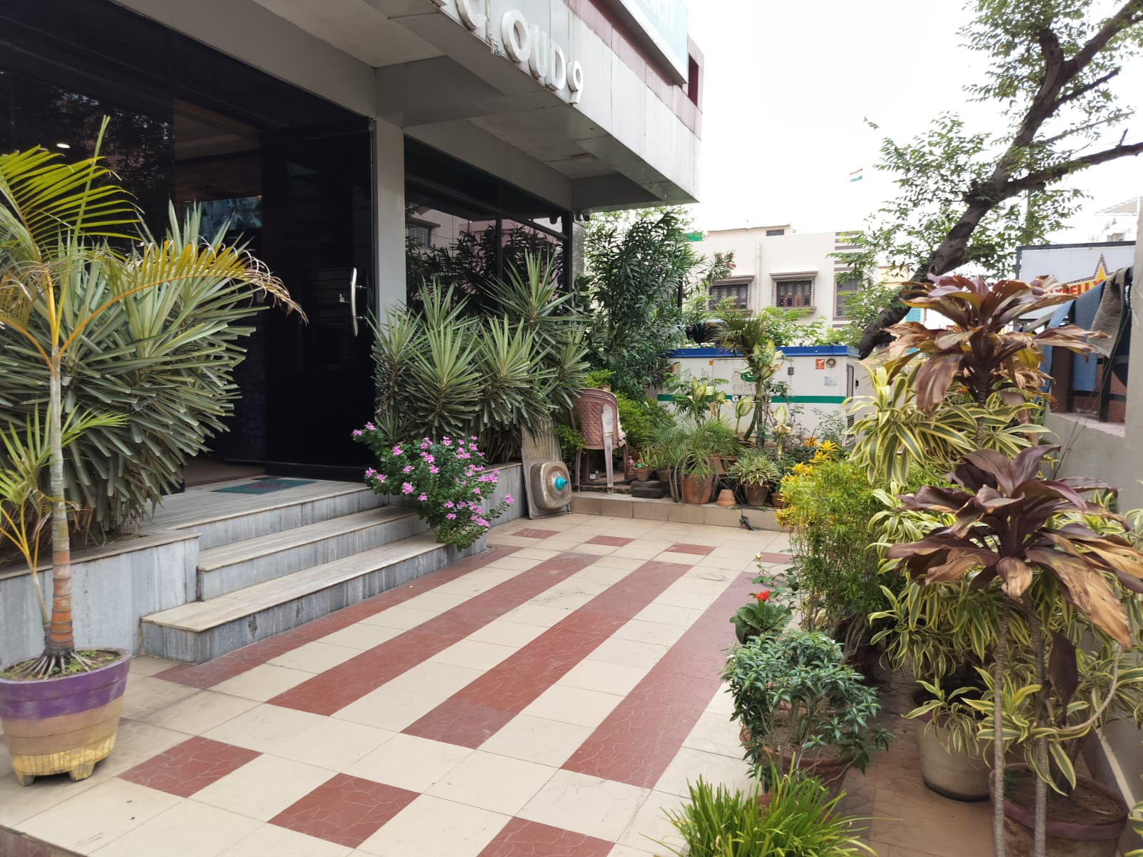 HOTEL CLOUD 9 - Tap to explore photos