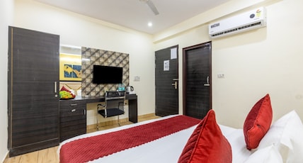 Hotel The Vanta Luxe Near Yashobhoomi Room Type - Standard Room Hotel The Vanta Luxe Near Yashobhoomi Room Type - Standard Room
