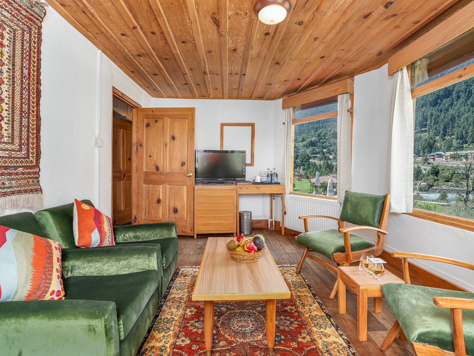 PAHALGAM HOTEL - RIVERSIDE LUXURY - Tap to explore photos