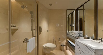 Surat Marriott Hotel Room Type - Premium Guest Room, 1 King, City View