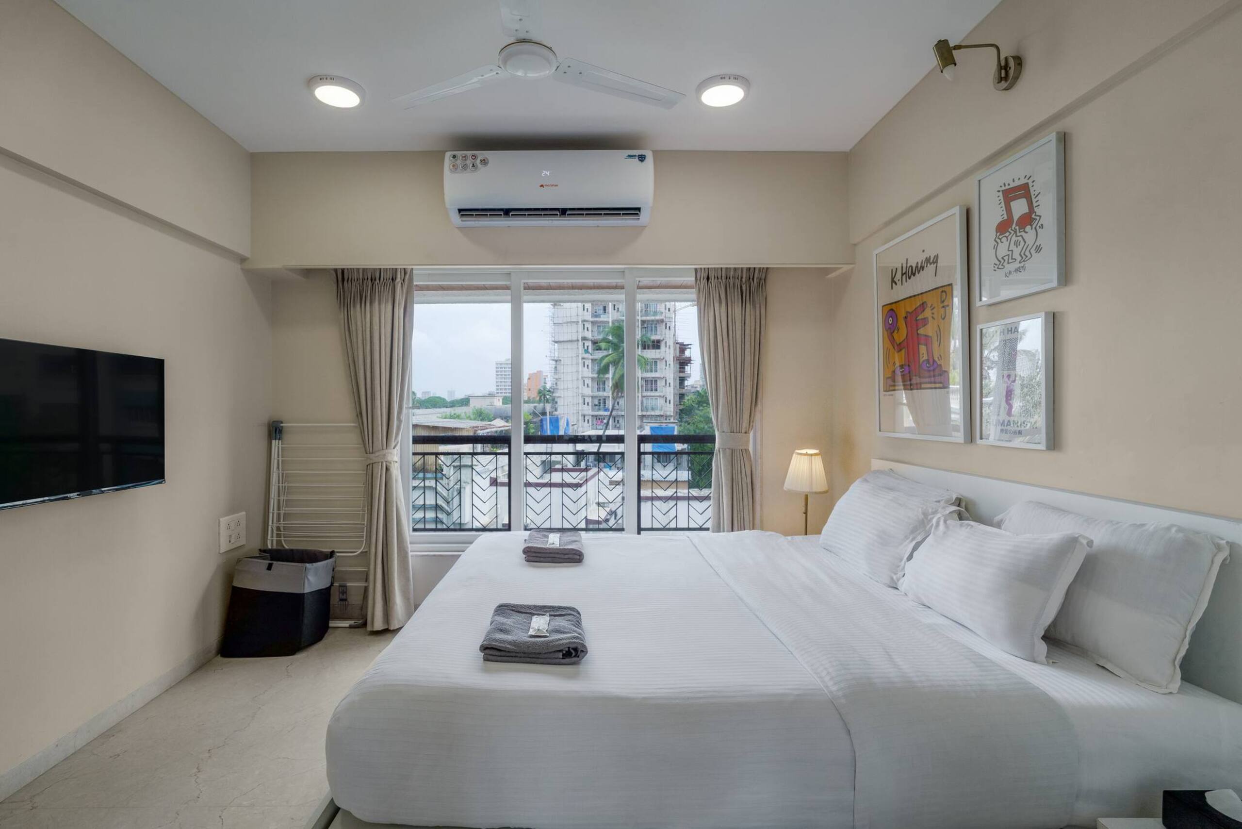Zen B Stylish Private Room in Shared 3BHK - Tap to explore photos