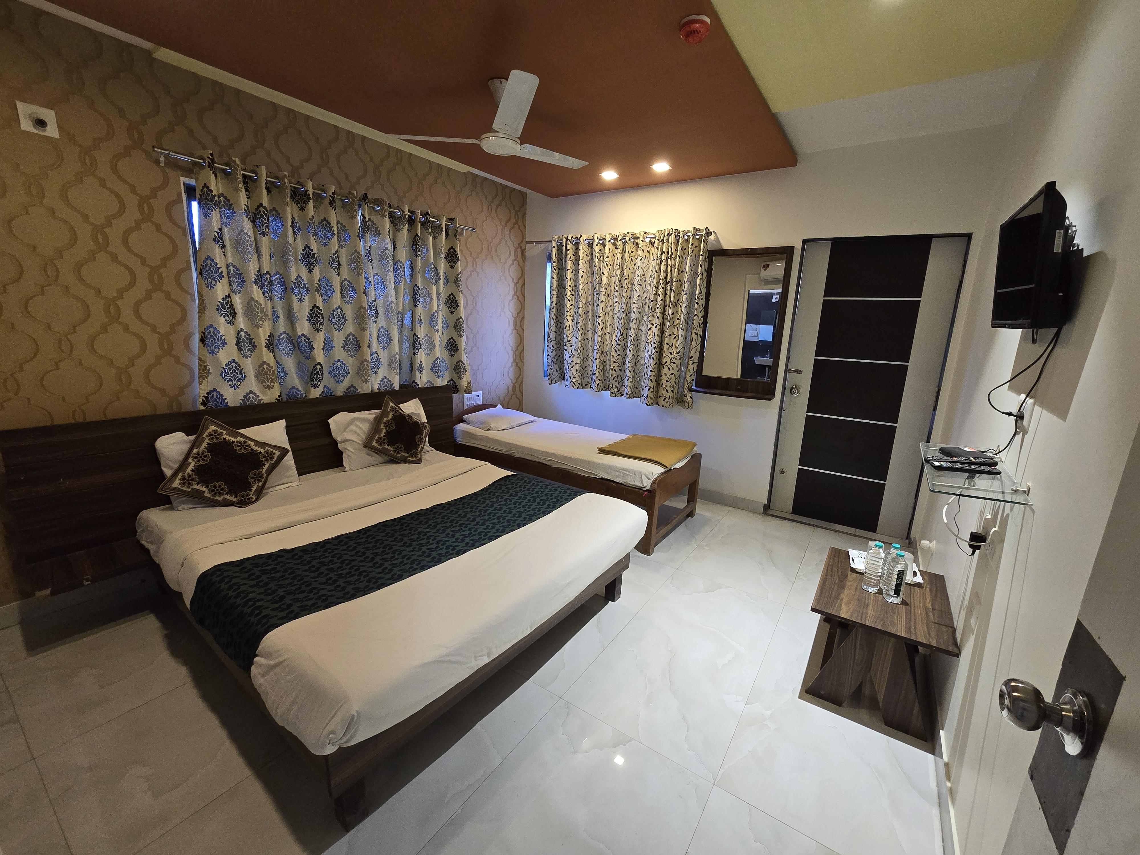 HOTEL HILLTOP SAPUTARA - Tap to explore photos