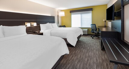 Holiday Inn Express & Suites Trinidad Room Type - 2 Queen Standard Mountain View