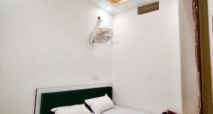 New Kashi Paying Guest House Varanasi Room Type - Bedroom 3