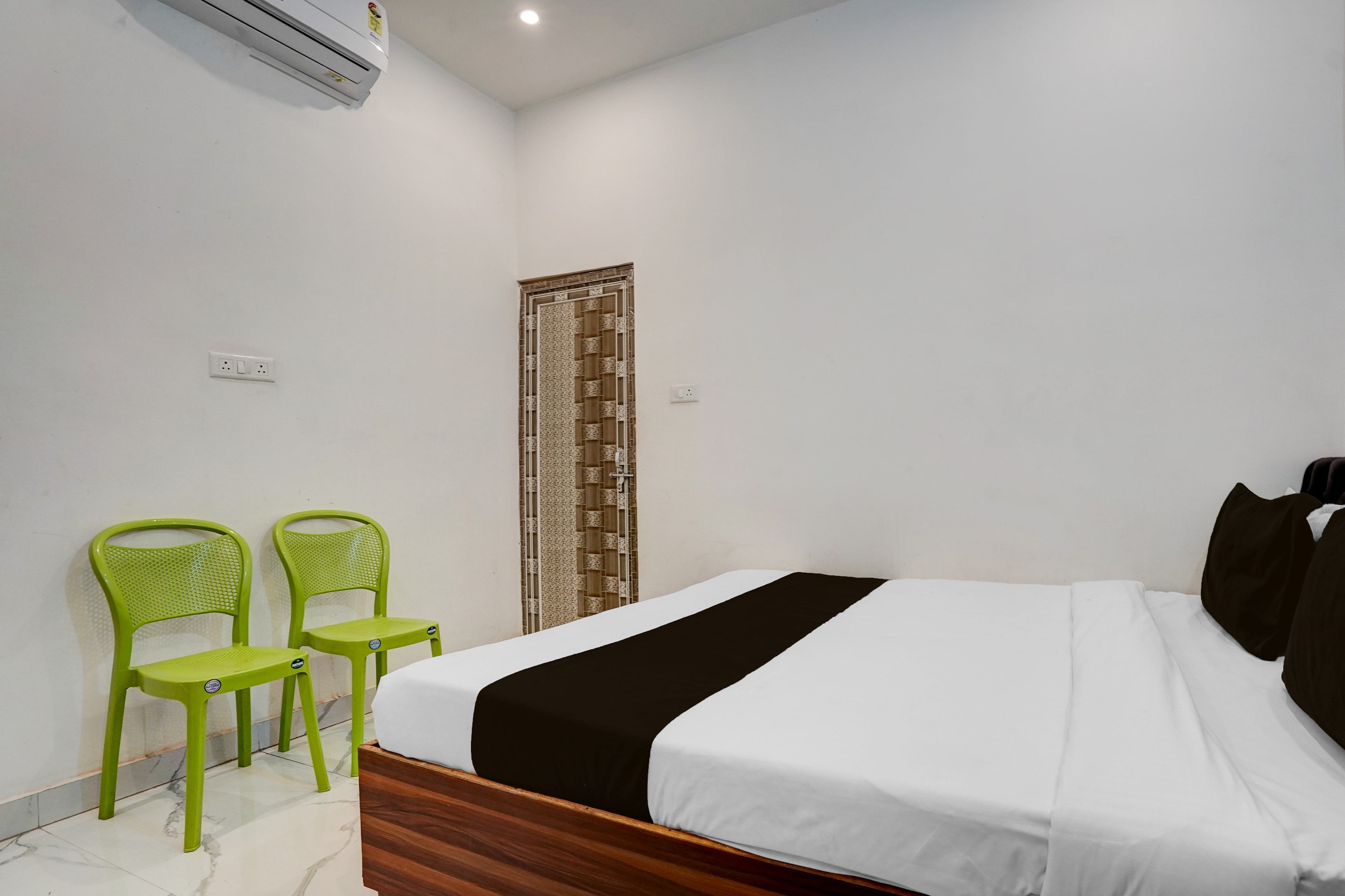Spot on HAPPY STAY GUEST HOUSE - Tap to explore photos