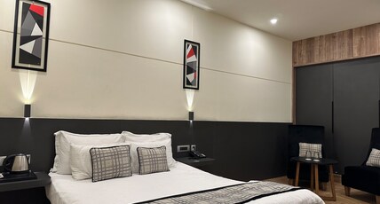 Ivy suites Room Type - Super Deluxe Room