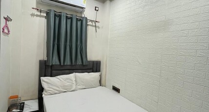 Neelkanth PG Stay | Walkable to Kashi Vishwanath Temple Room Type - Standard A/c room