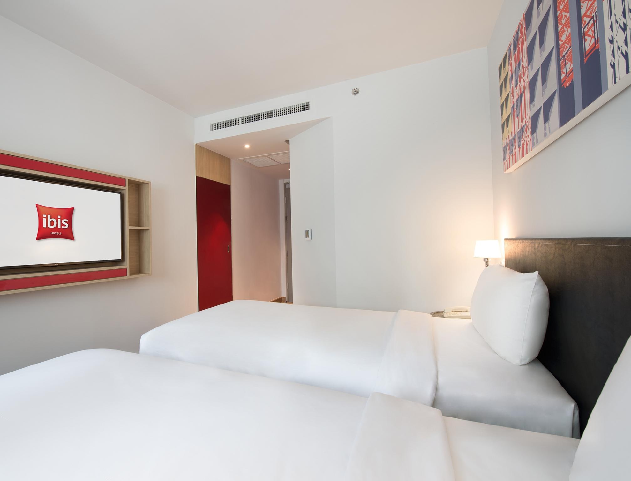 ibis Bangkok Sukhumvit 24 - Tap to explore photos