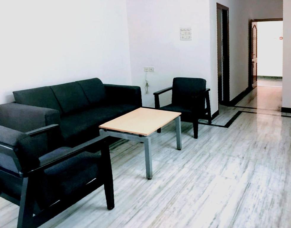 Roshini Serviced Apartments - Tap to explore photos