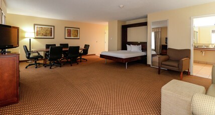 Hampton Inn & Suites Detroit/Chesterfield Township Room Type - 1 KING 1QUEEN MURPHY NS
