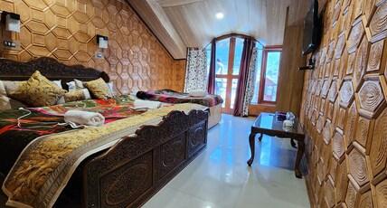 Hotel Mughal india sonamarg Room Type - Triple Deluxe room + Free Wifi