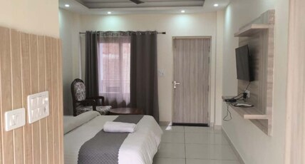 Hotel Govind Residency Room Type - Deluxe Room with Balcony and Garden View