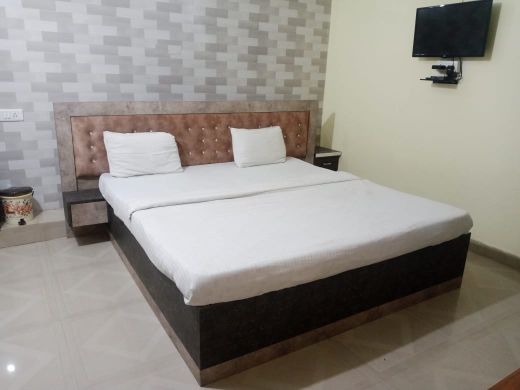 HOTEL BADRI INN YATRI NIWAS - Tap to explore photos