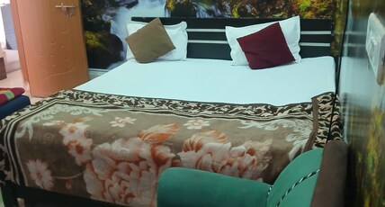Hotel Gayatri Palace Vrindavan Room Type - Deluxe Family Room