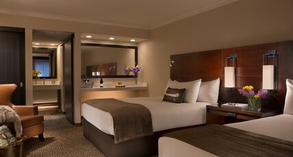 The Lakefront Anchorage Room Type - Deluxe 2 Queens