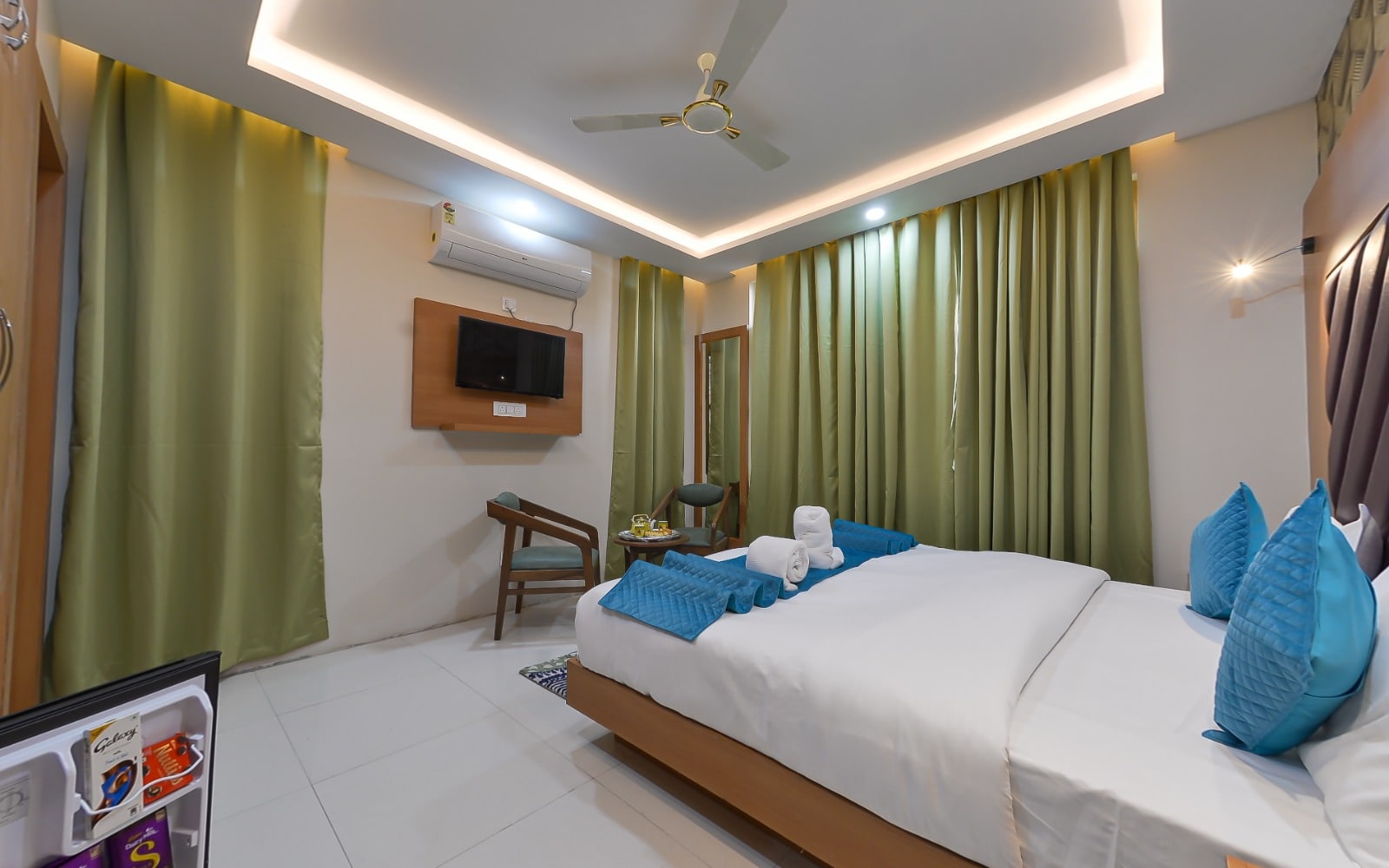Hotel The Karims 10mins Drive to Dal Lake - Tap to explore photos