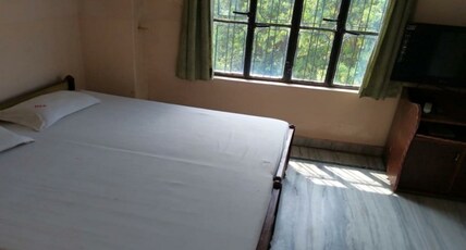 Krishan Kanhiya Room Type - Quadruple Ac Room