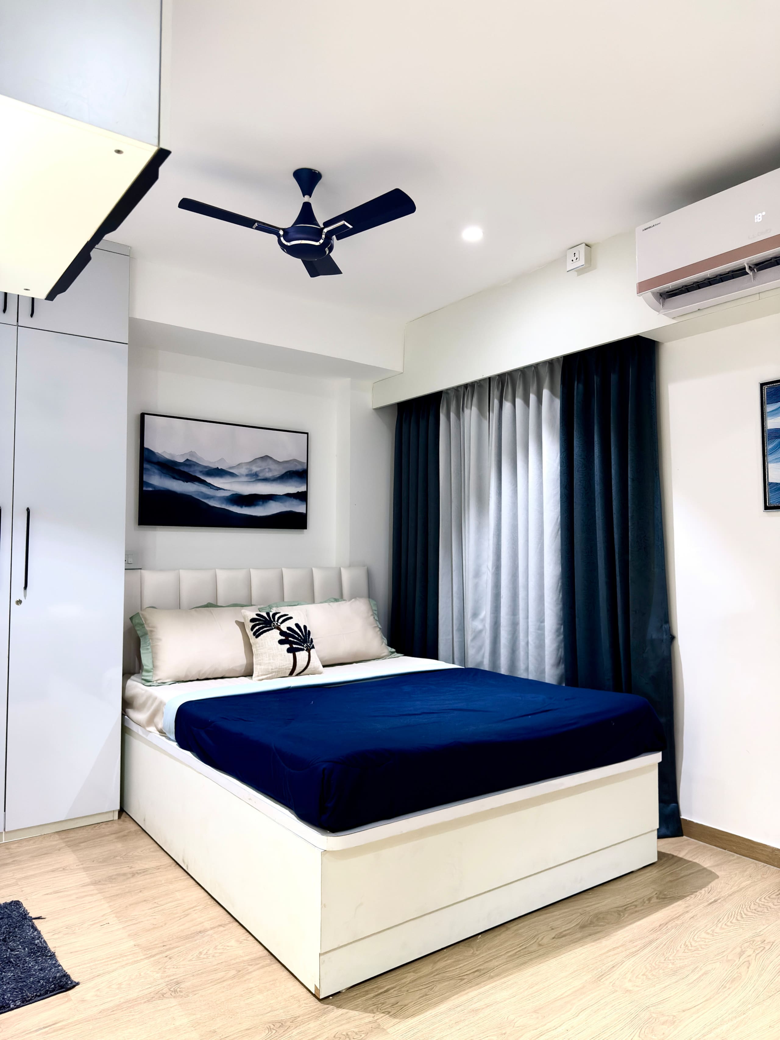 Olyra Living Modern Studio 5 Min Walk Airport - Tap to explore photos