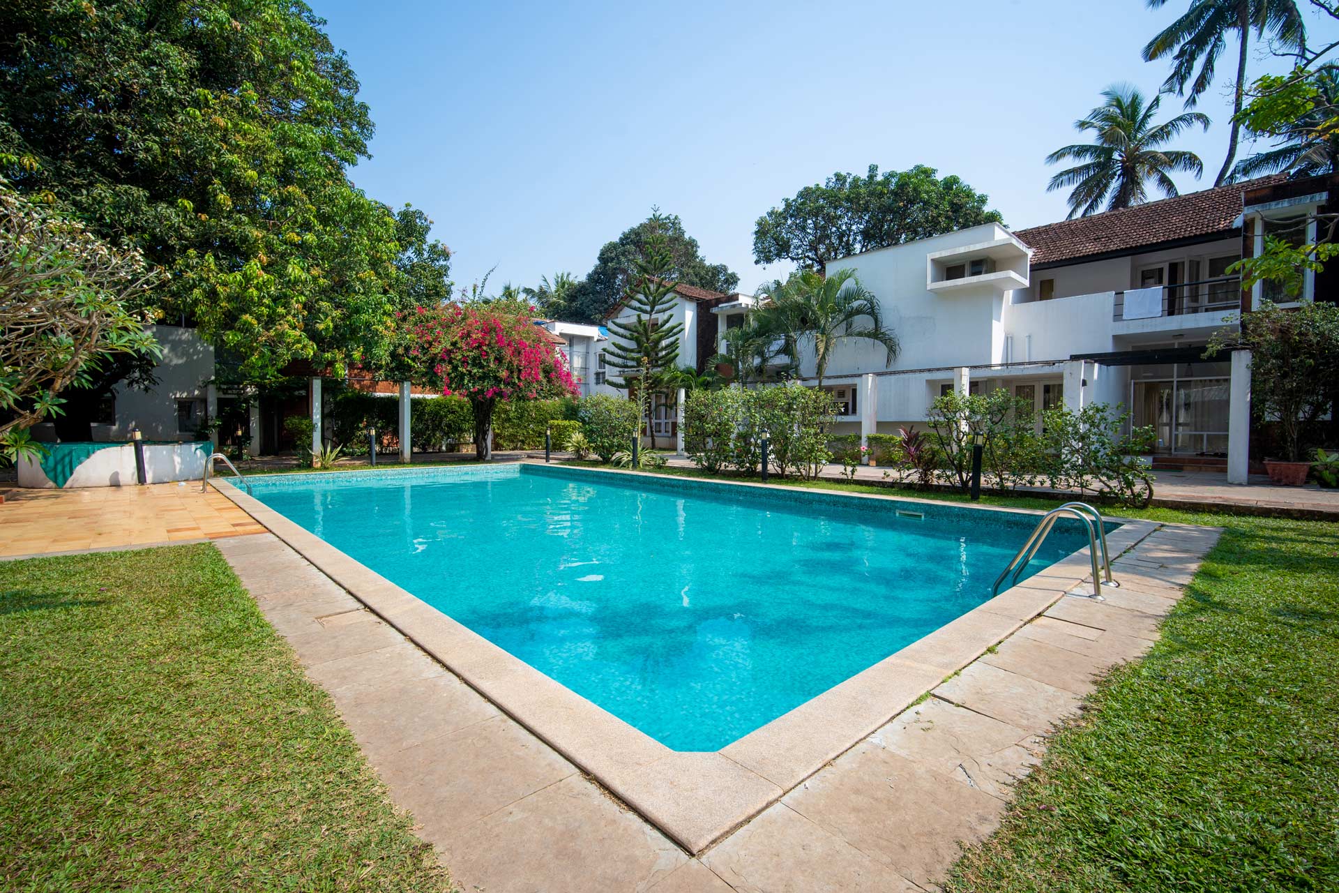 StayVista | 3 BHK Saanu Ki Villa with Pool - Tap to explore photos