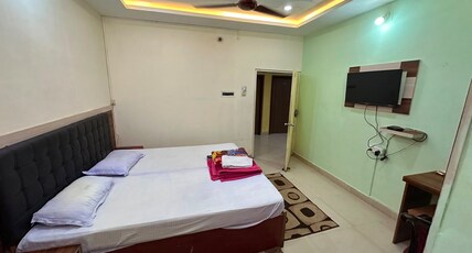 HOTEL DEBAKANYA Room Type - Deluxe Room