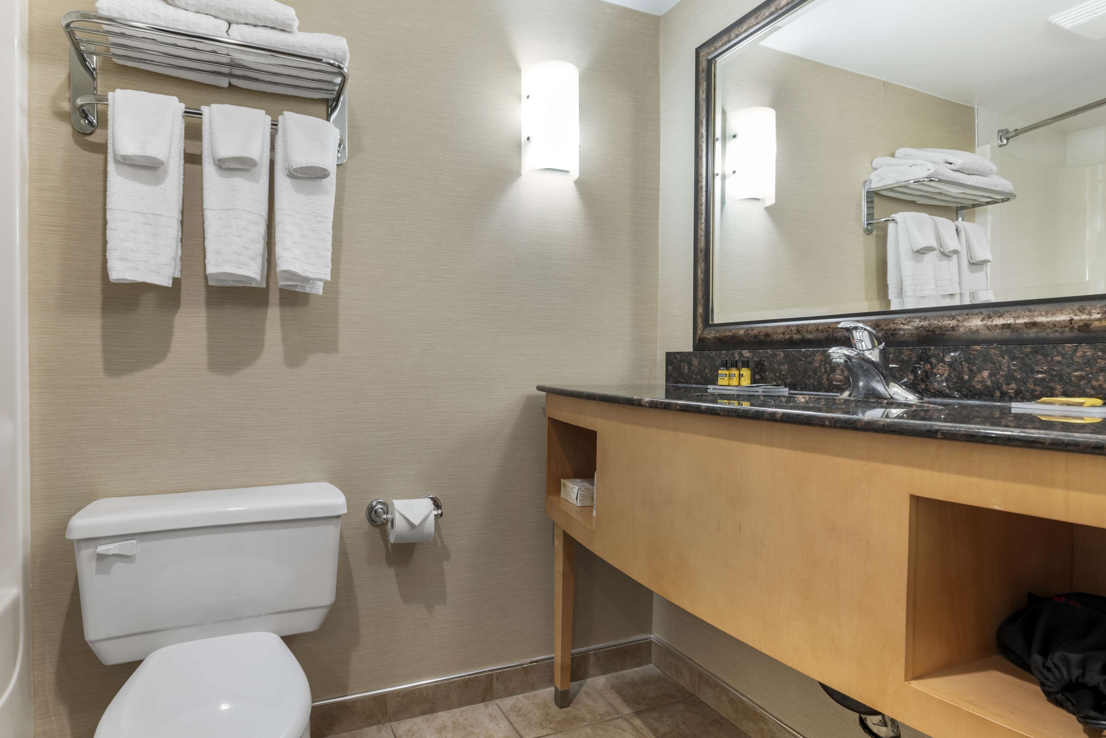 Best Western Plus Kelowna Hotel & Suites - Tap to explore photos