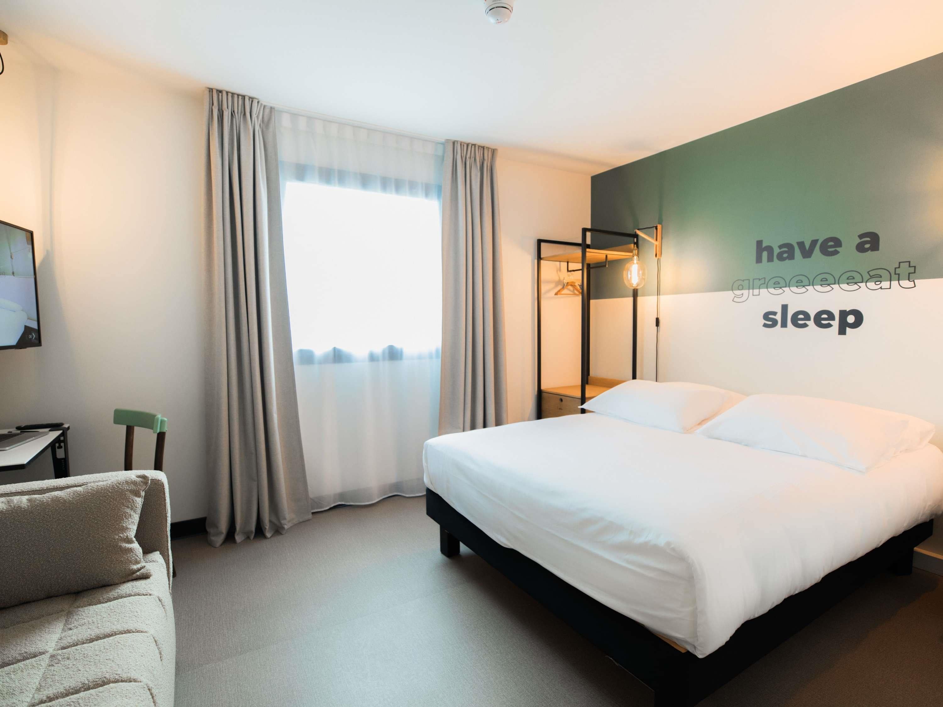 Greet Hotel Brest A - Tap to explore photos