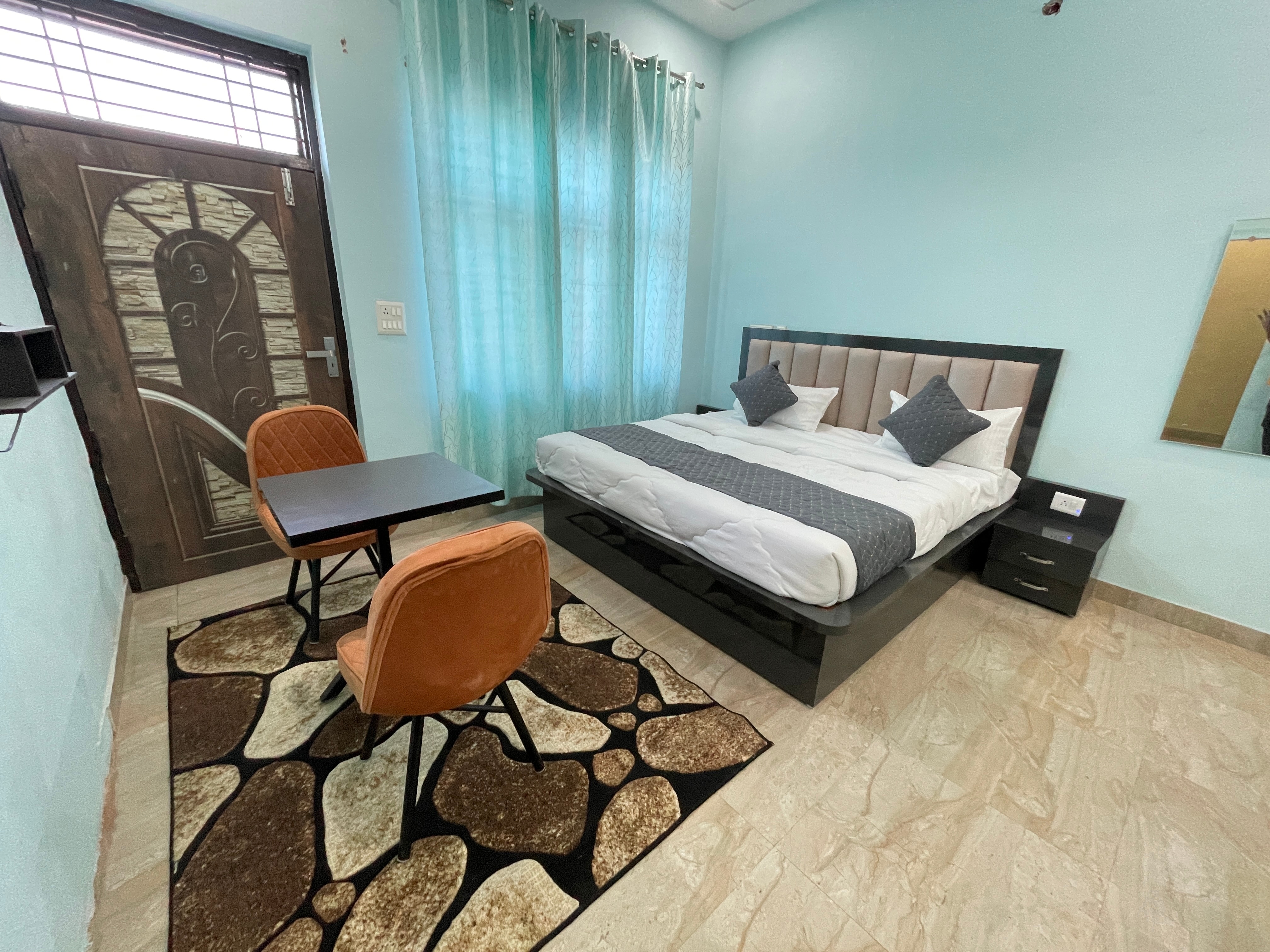 Taran Bliss Home Stay - Tap to explore photos