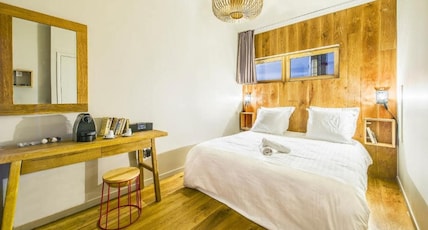 The People Paris Belleville Room Type - Double or twin room with view on the rooftops of Paris The People Paris Belleville Room Type - Double or twin room with view on the rooftops of Paris