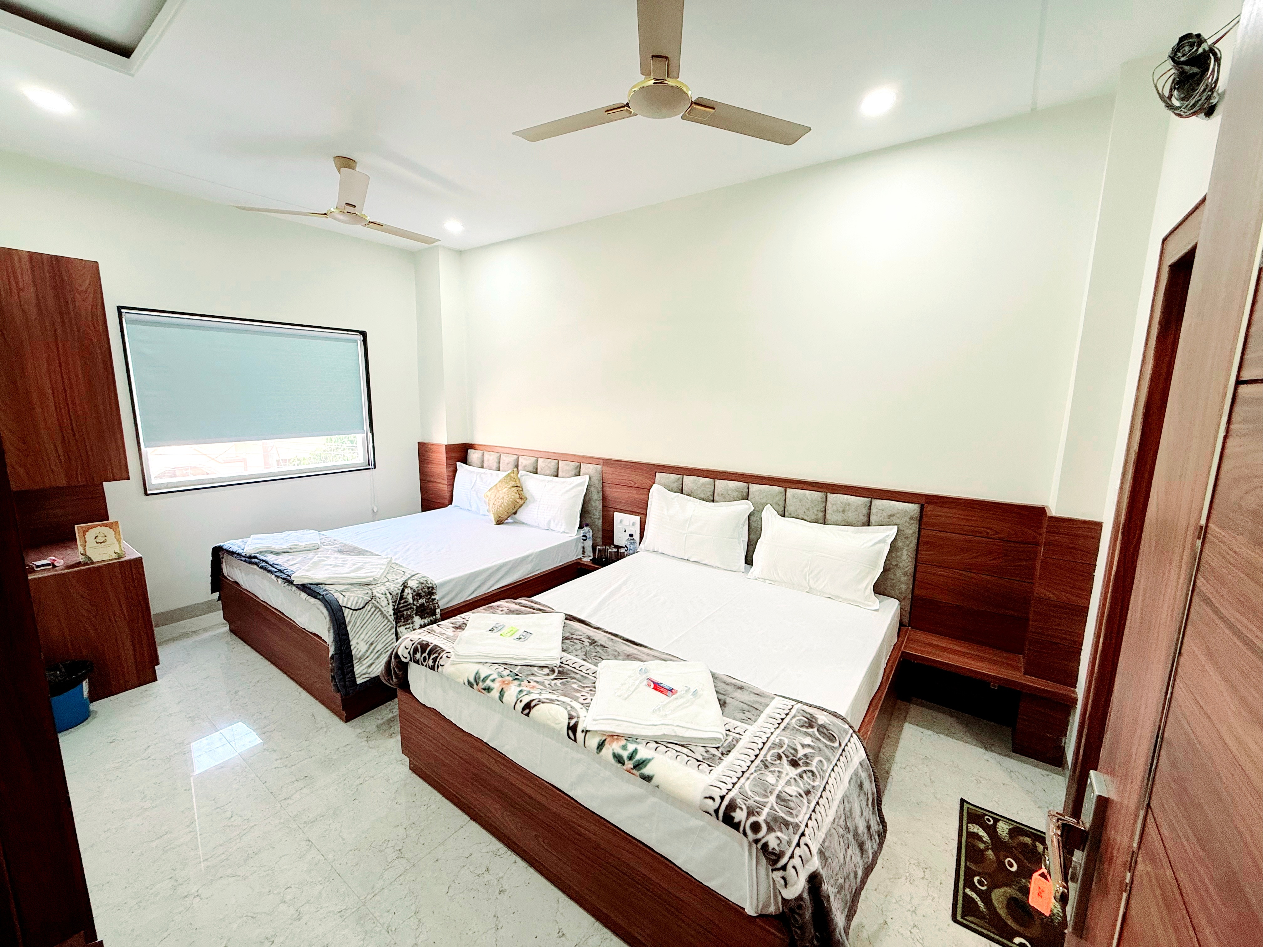 Hotel Babylon Elegance - Tap to explore photos