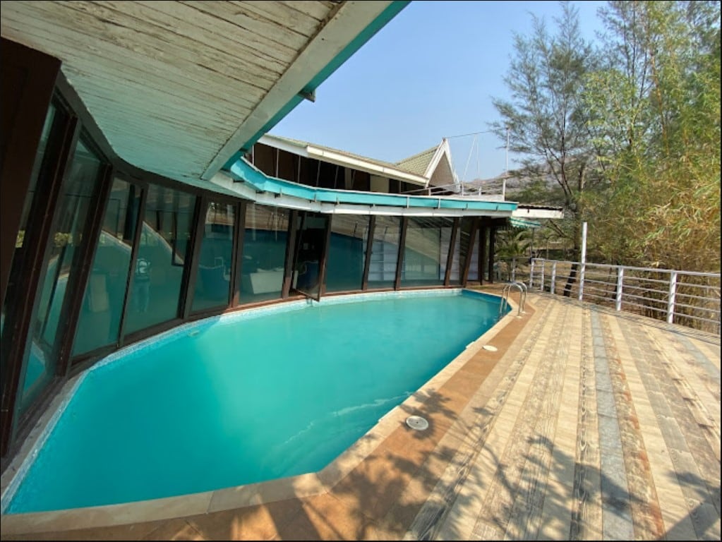 Riverdale Villa - Tap to explore photos