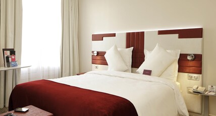 Mercure Paris Opera Faubourg Montmartre Hotel Room Type - SUPERIOR ROOM - 1 SINGLE BED AND 1 SOFA BED