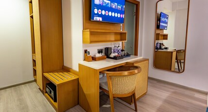 UMET Seaview Hotel with free return airport transfer Room Type - Deluxe Suite