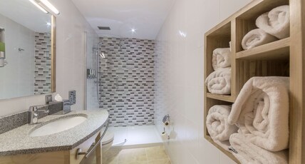 Hampton By Hilton Iasi Room Type - TWO QUEEN BEDS ROOM
