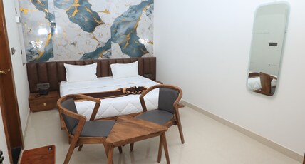 Hotel Gauravi inn Room Type - Deluxe room